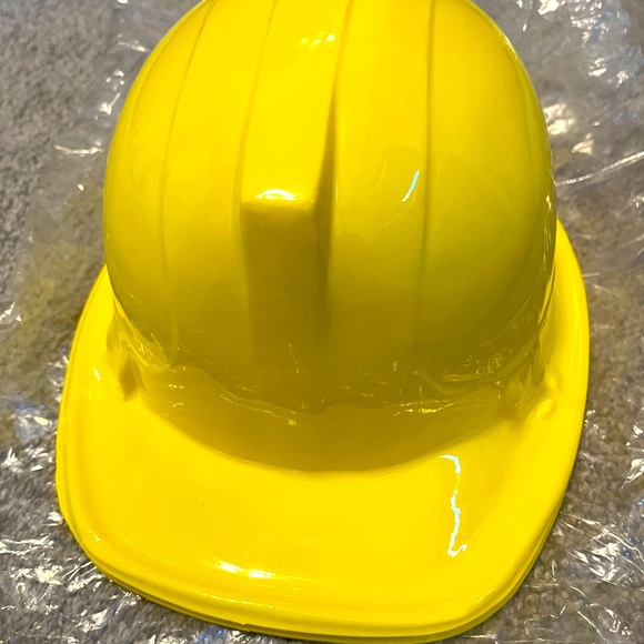 Party plastic construction hats. Set of 12 NWT - Picture 1 of 4